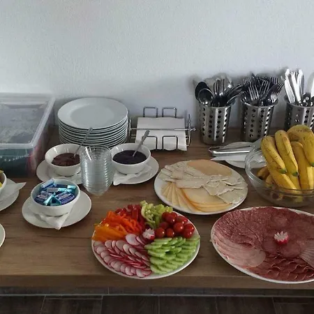 Na Zlate Ceste 3* טאחוב