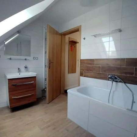 Na Zlate Ceste Konukevi